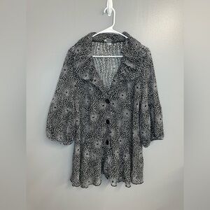 Damee inc Black and White Patterned Button-Up loose flowy Blouse